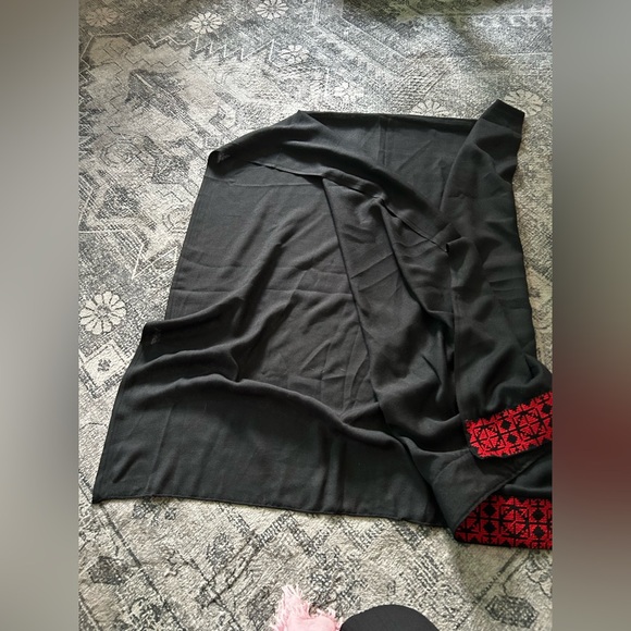 Palestinian Tatreez Made in Turkey Scarf - Picture 2 of 4